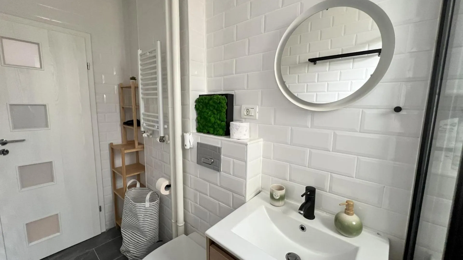 Lazy'S Haven - Chic Central Escape In Bucharest 0*,  Romania