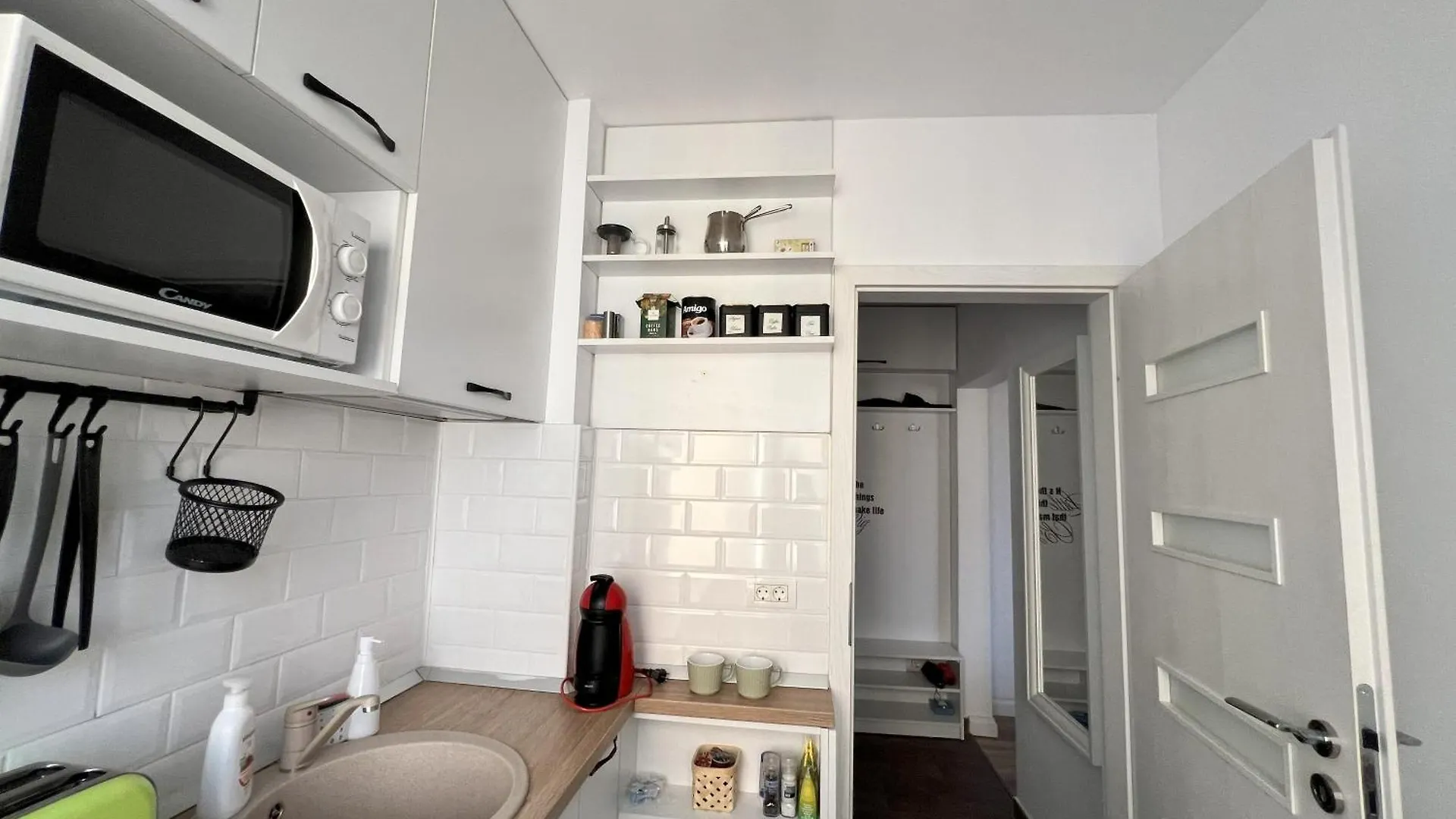 Lazy'S Haven - Chic Central Escape In Bucharest Apartment