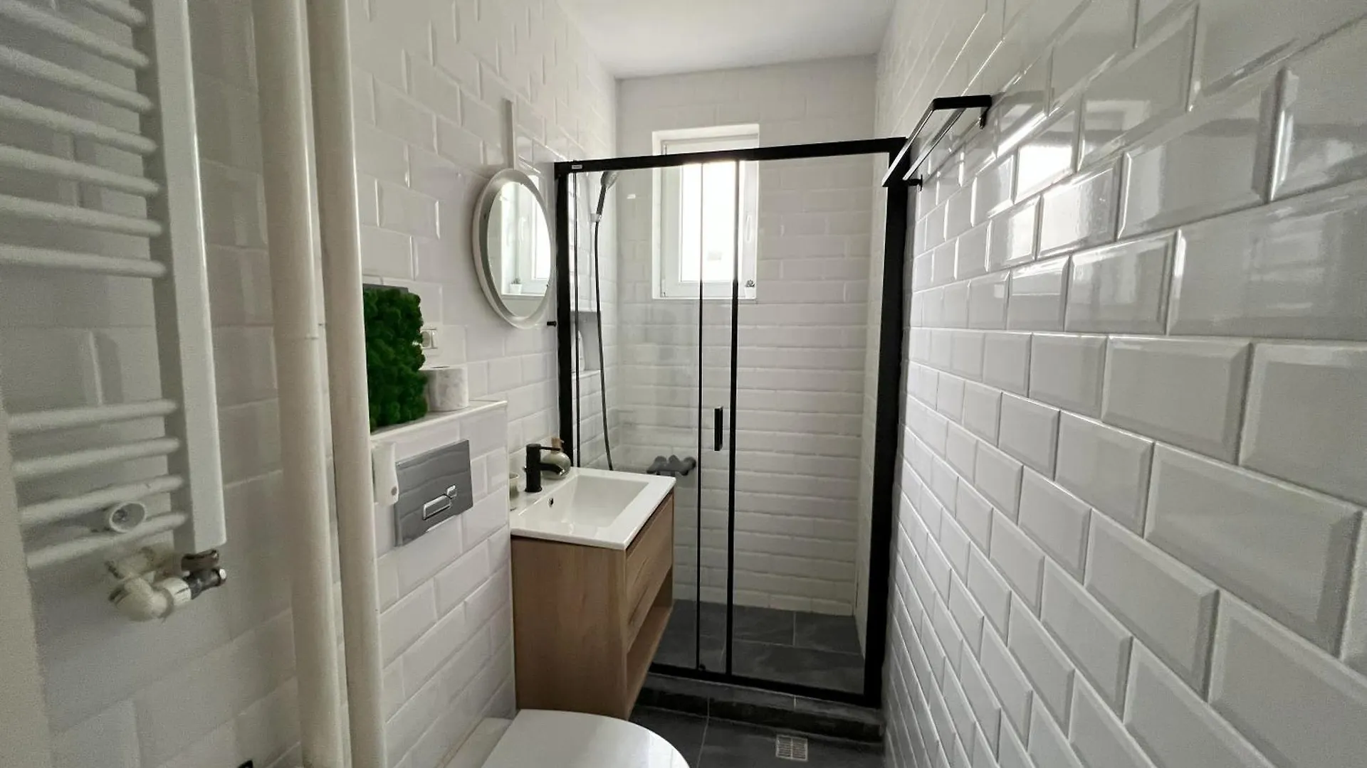 Lazy'S Haven - Chic Central Escape In Bucharest Apartment